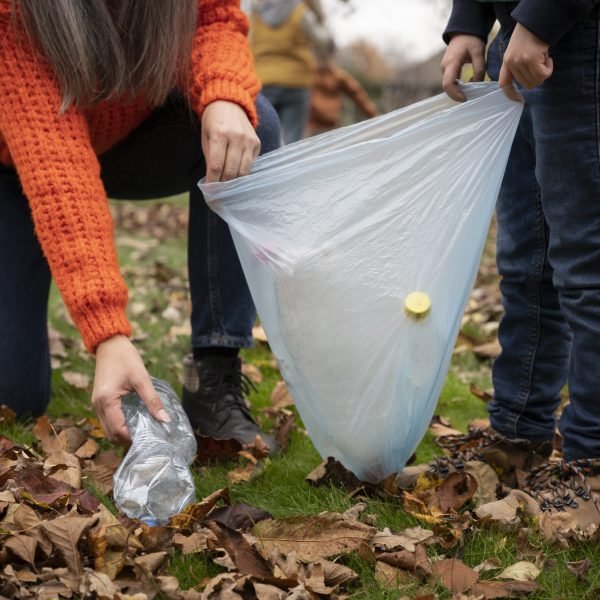 kids-learnign-about-environment
